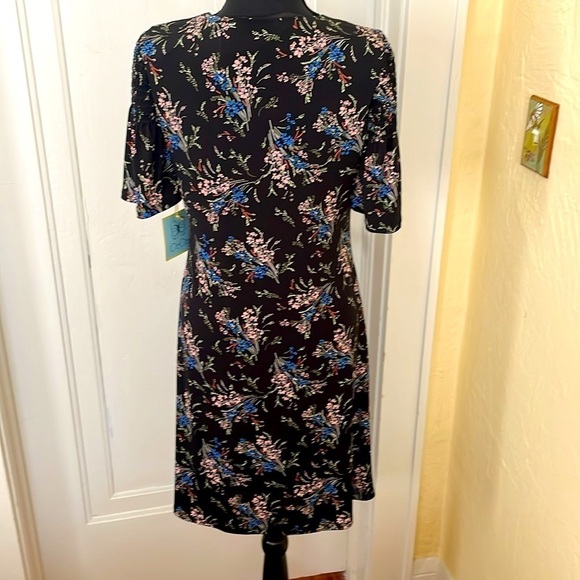 Ce Ce NWT Floral Bouquet Dress of Periwinkle Pink with flutter Sleeves SizeS - Picture 4 of 7